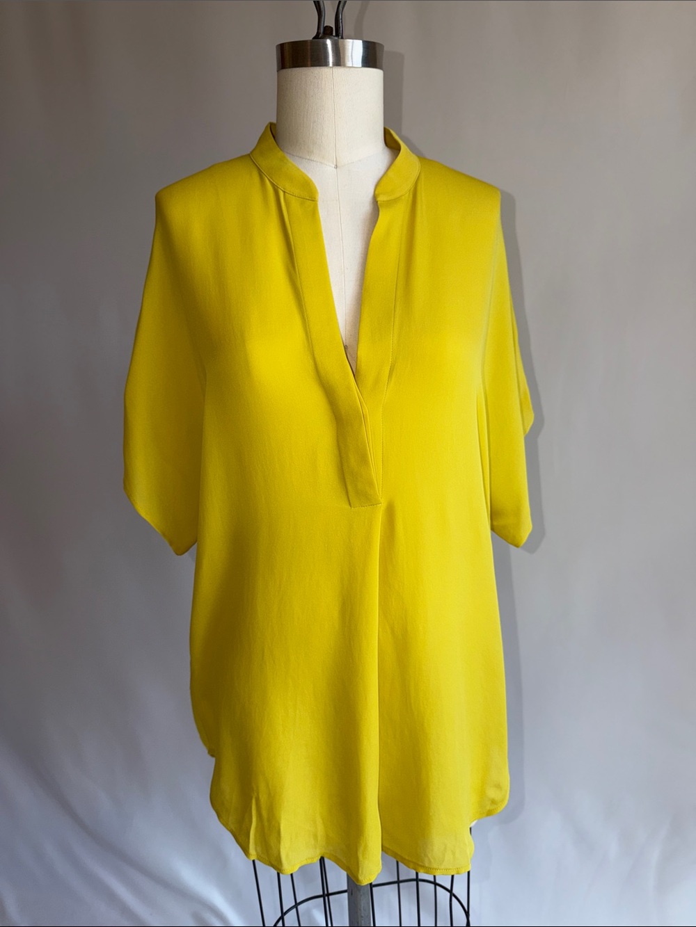 Vince chartreuse Split V-Neck Short Sleeve Tunic